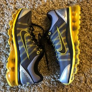 EUC Nike AirMax Shoes - Size 5.5 Youth